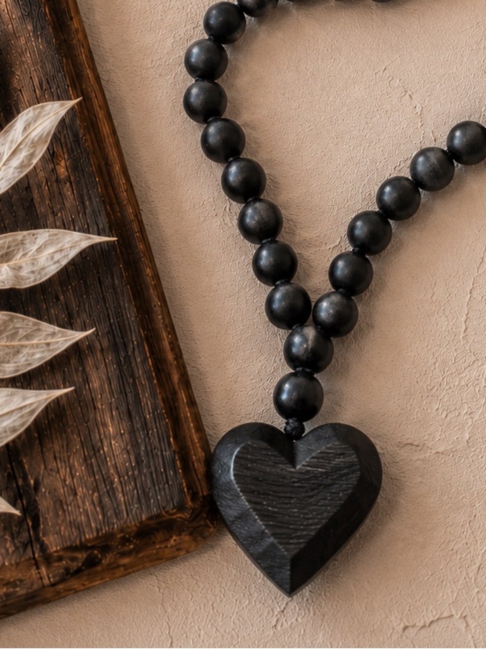 🖤 NWOT Black Wooden Heart & Bead Necklace – 32” Long Boho Festival Jewelry